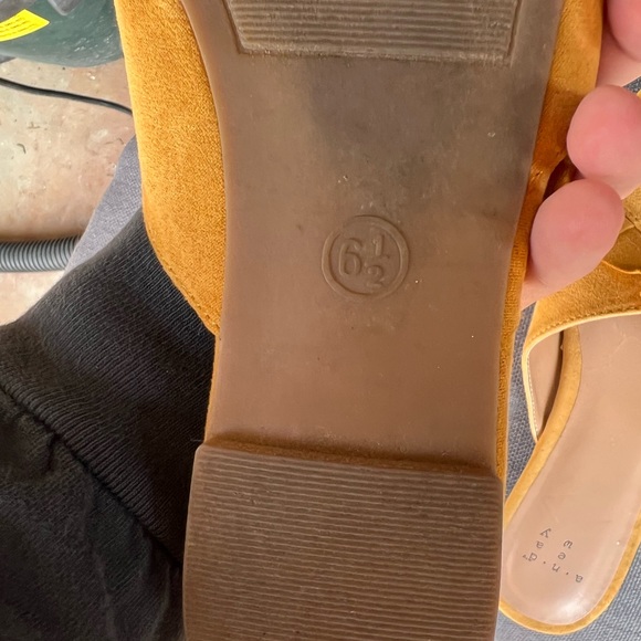 A new day slip on shoes - Picture 3 of 3